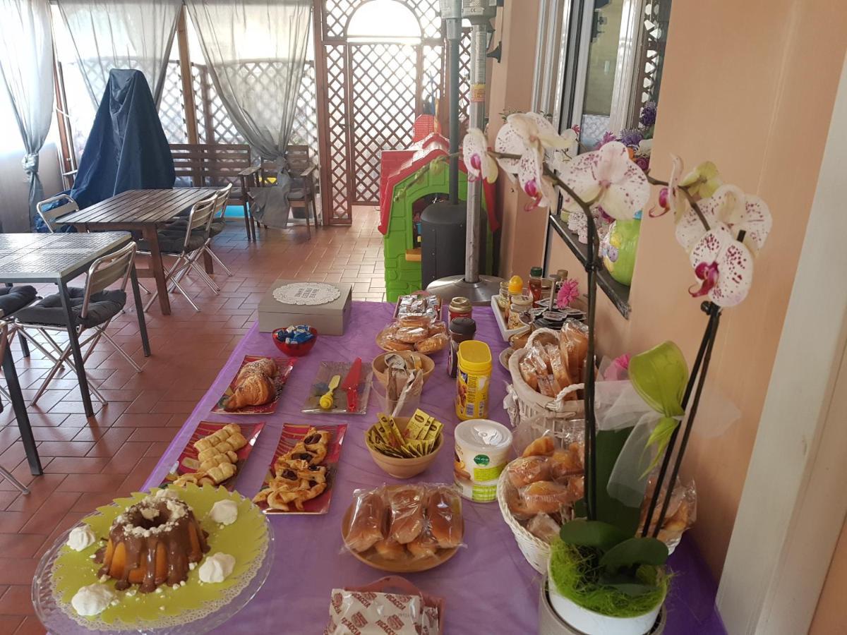 Ghiro Ghiotto Bed & Breakfast Pietra Ligure Exterior photo